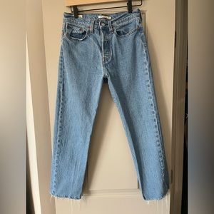 Levis Premium Womens Wedgie Straight Denim Jeans Size 27 Blue Raw Frayed Hem